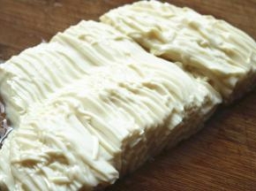 内酯豆腐切丝。