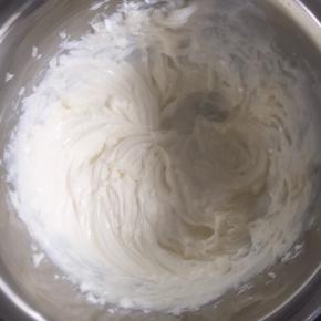 5:奶油奶酪隔热水打至顺滑