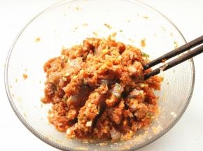 全部拌匀，馅就做好了。