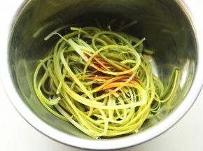 加入所有的调料。