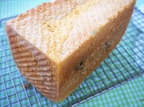 烤箱预热至170度，中层，上下火，盖上盖子烘烤45分钟左右，取出晾凉切片即可