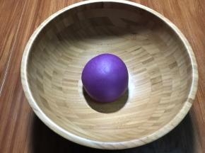 醒好的面才比较好揉，揉至光滑即可。