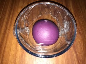 盖保鲜膜温暖处发酵