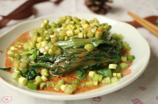 花生酱拌小白菜