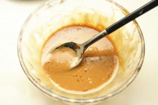 加入调料调匀。