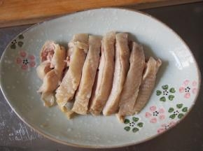 切成片放在盘中