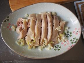 撒上适量的蒜泥