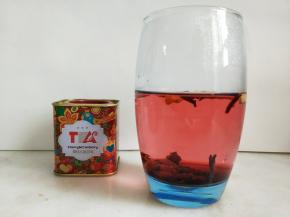 水果花茶用水泡开，我用的是洛神花水果茶。