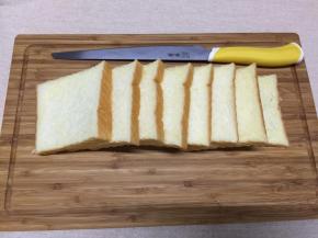 吐司切片，尽量厚薄要均匀