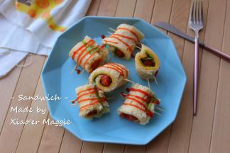 在表面挤适量的番茄酱，好看也好吃