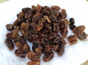 提子提前泡好沥干水份。