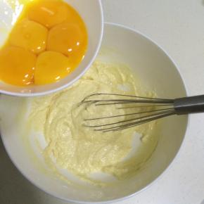 加入鸡蛋。