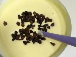 最后加入提子干翻拌好。