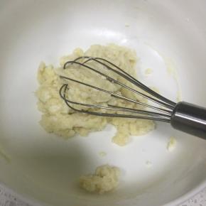 用蛋抽z字型来回搅至无干粉