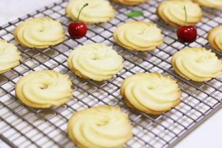 出炉后放凉网架上放凉。