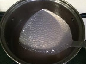 熟透的西米呈透明状并且体积膨大。