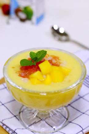 也可以继续撒点西米露装饰，还有薄荷叶，是不是清爽的感觉？！