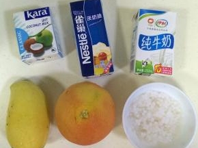 准备好食材，从冰箱内取出适量的西米。