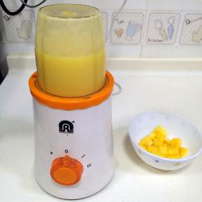 启动用料理机打成汁。