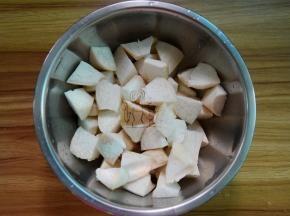 杏鲍菇洗净切滚刀块