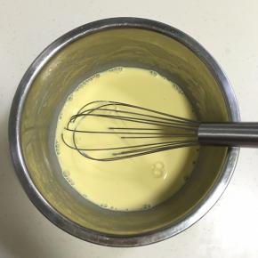 搅拌均匀，静至1-2分钟（等气泡消失）。