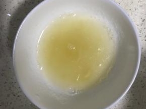 1.吉利丁粉用冷水浸泡！