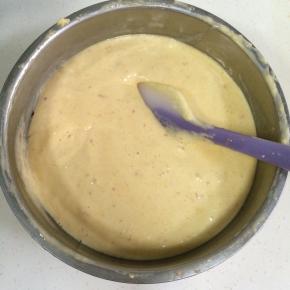 第一次翻拌均匀后在加入下一次的量。