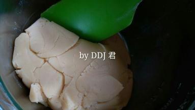 拌好的酥皮面团还是很柔软的哦