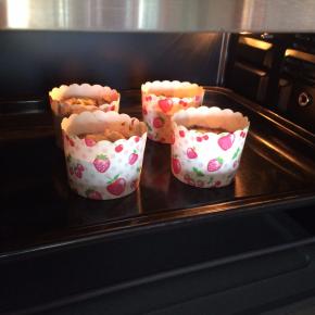 入预热好的烤箱中层，上下火，180度，20分钟左右。