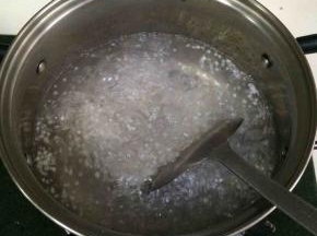 煮的时候一定要不停的搅拌，以免粘锅。