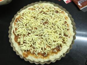 8、撒上些奶酪丝。