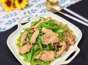 出锅装盘，上桌享用吧。