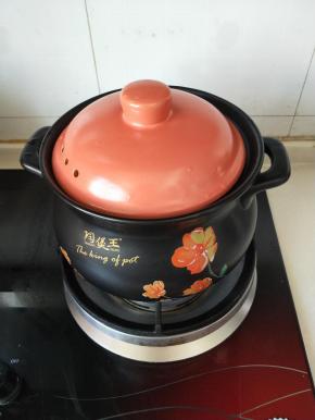 盖上盖子慢火煮1小时
