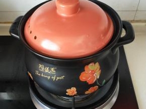 盖上盖子慢火煮1小时