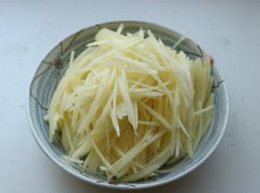 沥干水分待用。
