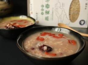 越是夏天越是要多喝汤水。