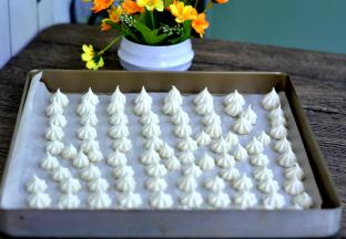 12、蛋白糖入口即化，是小朋友的最爱哦！