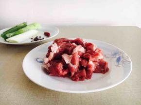 切好的羊肉片
