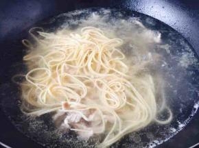 放入干丝大火煮开