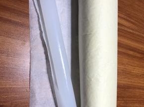 卷起来，用擀面杖辅助，卷紧一点。