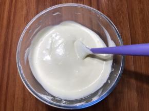 再倒回蛋白盆中，翻拌均匀。