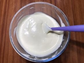 再倒回蛋白盆中，翻拌均匀。