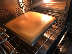 出炉，上色非常到位，鼓起来的是热气，摔一下就平了。