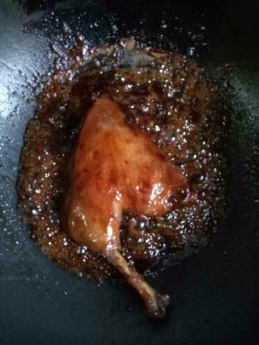 加入鸡精调味，大火收汁即可