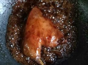 加入鸡精调味，大火收汁即可