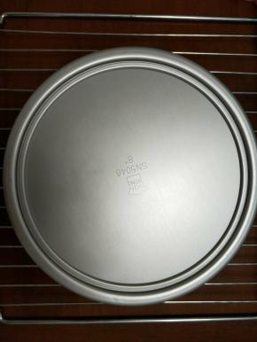 烤箱预热150度，中下层烤60分钟，出炉倒扣2小时以上，放凉。