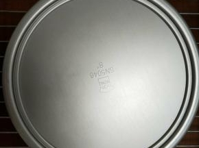 烤箱预热150度，中下层烤60分钟，出炉倒扣2小时以上，放凉。