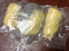 卷起来，盖上保鲜膜第二次静止15分钟