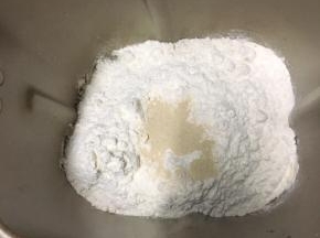 加入面粉和酵母