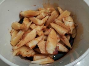 加入生抽腌制一晚